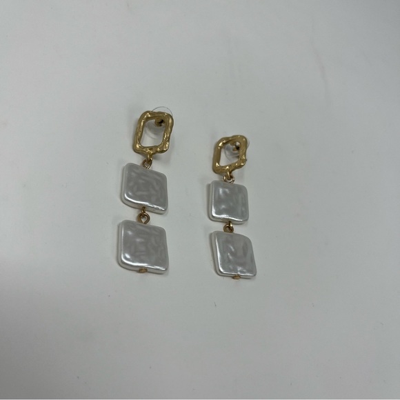 NWOT BRUSHED GOLD PEARL SQUARE DANGLE STATEMENT FASHION EARRINGS - Picture 12 of 16